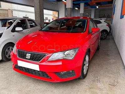 Usado Seat Leon Reference 110 CV (80 kW) 2017 Rojo Berlina