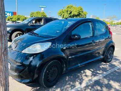 Usado Peugeot 107 68 CV (50 kW) 2006 Negro Utilitario