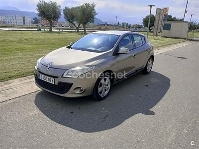 Usado Renault Mégane Dynamique 105 CV (77 kW) 2010 Beige Berlina
