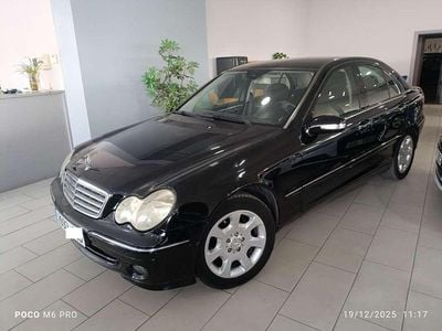 Negro Usado 2006 Mercedes C220 Elegance Berlina | 5450 € (Un poco caro)