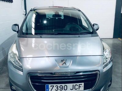 Gris / plata Usado 2014 Peugeot 5008 Allure Monovolumen | 8950 € (Precio justo)