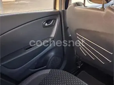 Usado Renault Captur Zen 120 CV (88 kW) 2017 Beige SUV