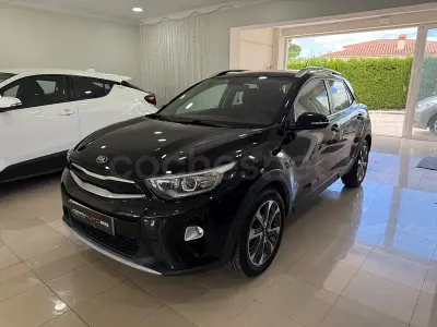 Usado Kia Stonic 120 CV (88 kW) 2018 Negro SUV