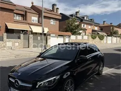 Usado Mercedes CLA220 Shooting Brake AMG line 177 CV (130 kW) 2017 Negro Familiar