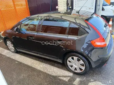 Usado Citroën C4 90 CV (66 kW) 2005 Negro Berlina