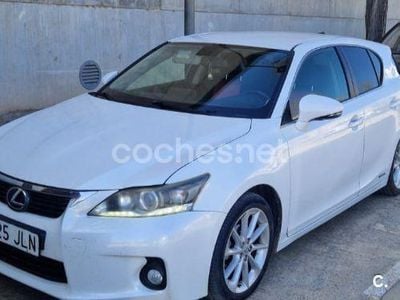 Lexus CT200h
