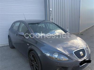 Begagnad Seat Leon Sport 105 HK (77 kW) 2007 Grå Halvkombi