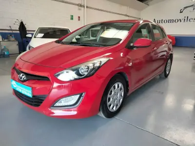 Usado Hyundai i30 101 HP (74 kW) 2013 Vermelho Citadino