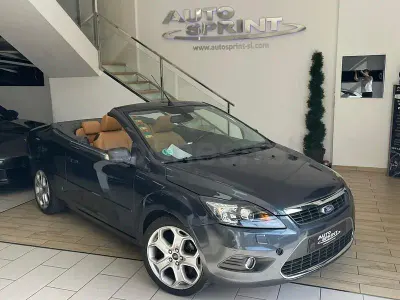 Usado Ford Focus Cabriolet Titanium 145 CV (106 kW) 2008 Gris / plata Descapotable