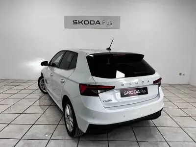 Usado Skoda Fabia Selection 95 CV (69 kW) 2024 Blanco Utilitario