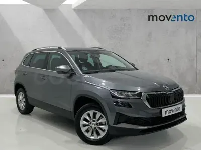 Usado Skoda Karoq Ambition 150 CV (110 kW) 2023 Gris / plata SUV