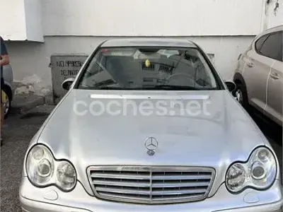 Usado Mercedes C200 Classic 122 HP (89 kW) 2005 Cinzento Carrinha