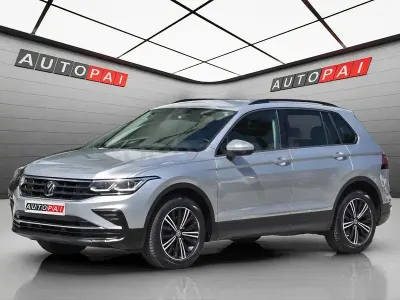 Usado VW Tiguan Sportline 150 CV (110 kW) 2022 Gris / plata SUV