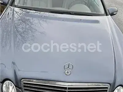 Usado Mercedes E320 Avantgarde 204 CV (150 kW) 2004 Azul Berlina