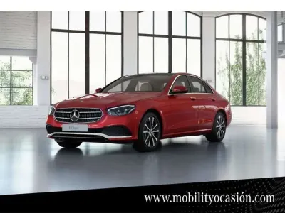 Usado Mercedes E300 320 CV (235 kW) 2022 Rojo Familiar