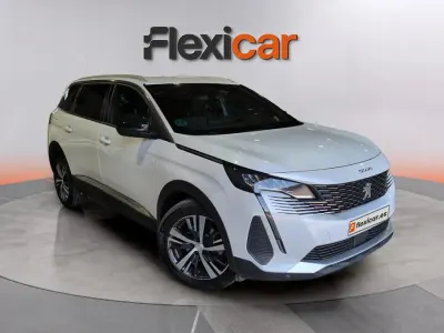 Usado Peugeot 5008 Allure 131 CV (96 kW) 2024 Azul SUV