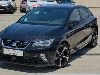 Usado Seat Ibiza FR 110 CV (80 kW) 2021 Negro Utilitario