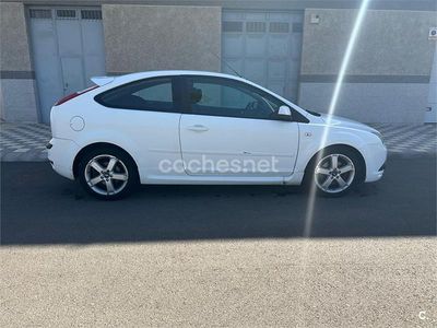 Usado Ford Focus Sport 115 CV (84 kW) 2006 Blanco Berlina
