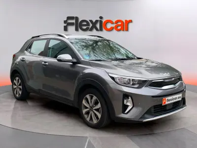 Usado Kia Stonic 101 CV (74 kW) 2024 Gris SUV