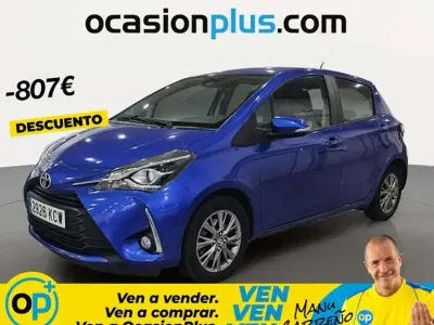 Usado Toyota Yaris Active 111 CV (81 kW) 2017 Azul Utilitario