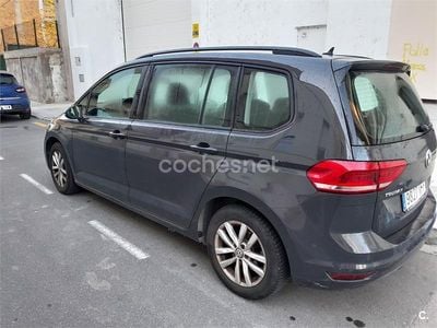 Usado VW Touran Business 110 CV (80 kW) 2018 Gris / plata Monovolumen