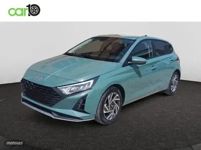 Usado Hyundai i20 84 CV (61 kW) 2025 Verde Utilitario