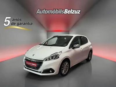 Usado Peugeot 208 Allure 83 CV (61 kW) 2018 Blanco Utilitario