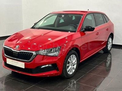 Usado Skoda Scala Active 110 CV (80 kW) 2021 Rojo Utilitario