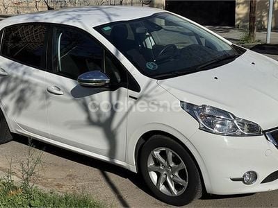 Blanco Usado 2015 Peugeot 208 Access Utilitario | 6800 € (Precio justo)