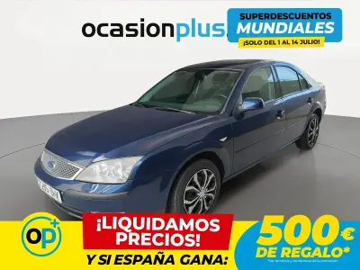 Usado Ford Mondeo Ghia 131 CV (96 kW) 2005 Azul Berlina