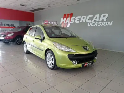 Usado Peugeot 207 120 CV (88 kW) 2007 Verde Berlina