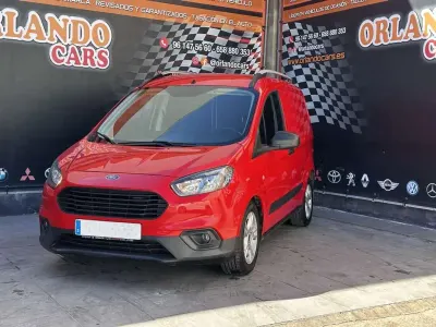 Usado Ford Tourneo Trend 101 CV (74 kW) 2021 Rojo Van