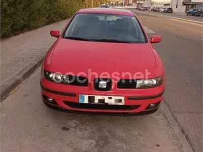 Usado Seat Leon Stella 90 CV (66 kW) 2002 Rojo Utilitario