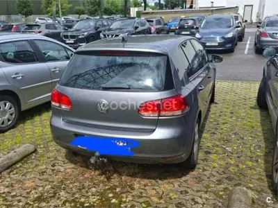 Usado VW Golf VII Advance 105 CV (77 kW) 2012 Gris / plata Berlina