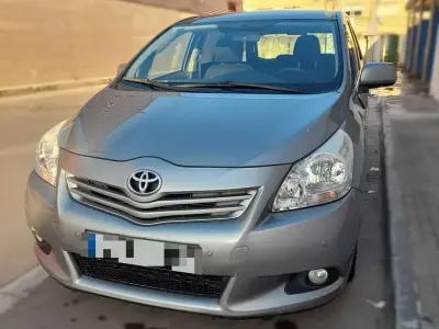 Usado Toyota Verso Active 126 CV (92 kW) 2012 Gris Monovolumen
