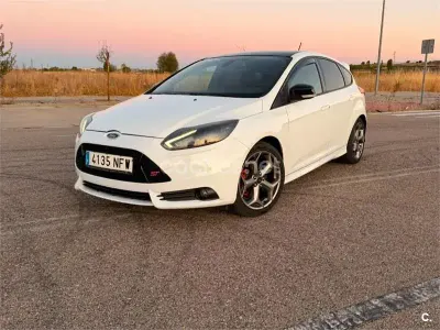 Usado Ford Focus ST 250 CV (183 kW) 2012 Blanco Berlina