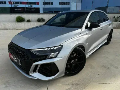Usado Audi RS3 400 CV (294 kW) 2023 Gris / plata Berlina