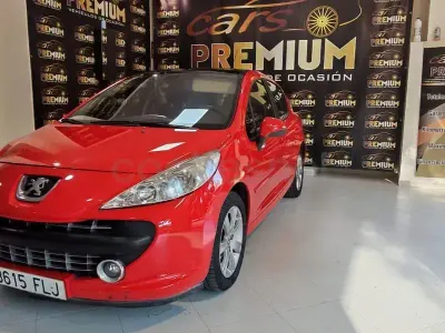 Usado Peugeot 207 Premium 90 CV (66 kW) 2007 Rojo Berlina