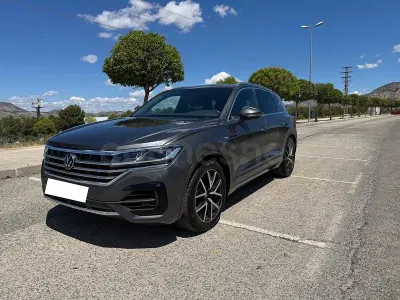 Usado VW Touareg 286 CV (210 kW) 2022 Gris / plata SUV