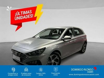 Usado Hyundai i30 120 CV (88 kW) 2022 Plateado Berlina