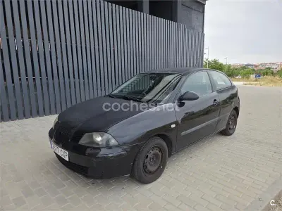 Usado Seat Ibiza Stella 75 CV (55 kW) 2004 Negro Utilitario