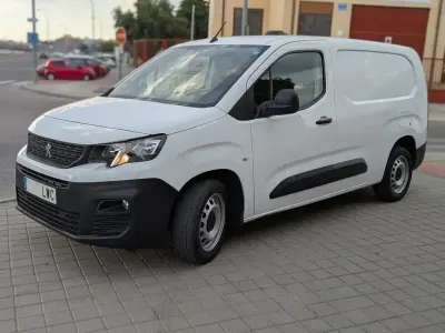 Usado Peugeot Partner Premium 100 CV (73 kW) 2022 Blanco Monovolumen