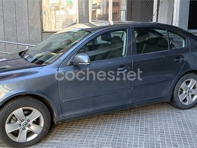 Usado Skoda Octavia Elegance 160 CV (117 kW) 2010 Gris / plata Berlina