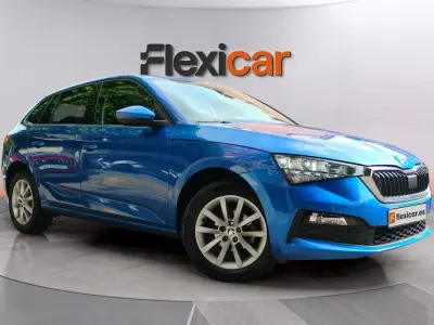 Usado Skoda Scala Ambition 95 CV (69 kW) 2021 Azul Utilitario