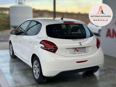 Usado Peugeot 208 Active 102 CV (75 kW) 2019 Blanco Utilitario