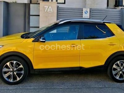 Usado Kia Stonic 120 HP (88 kW) 2018 Amarelo SUV