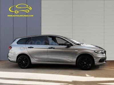 Usado Fiat Tipo Street 95 CV (69 kW) 2019 Gris / plata Familiar