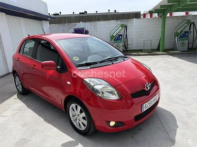 Occasion Toyota Yaris Connect Style 90 PK (66 kW) 2011 Rood Hatchback