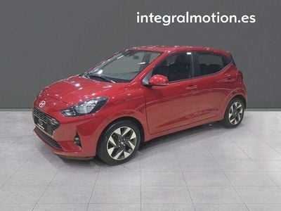 Usado Hyundai i10 66 CV (48 kW) 2023 Rojo Utilitario