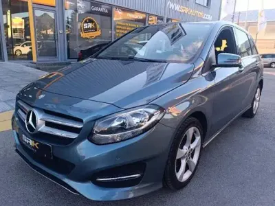 Usado Mercedes B180 109 CV (80 kW) 2015 Azul Utilitario